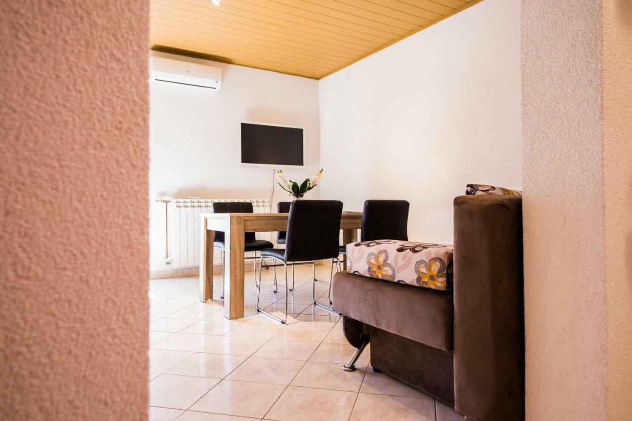 Apartmani Mila Подстрана Экстерьер фото